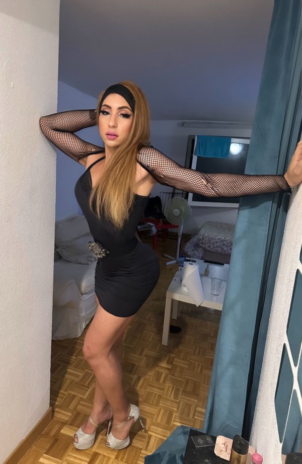 Sabrina TALADRO HUMANO UNA MUÑECA SEXUAL REAL