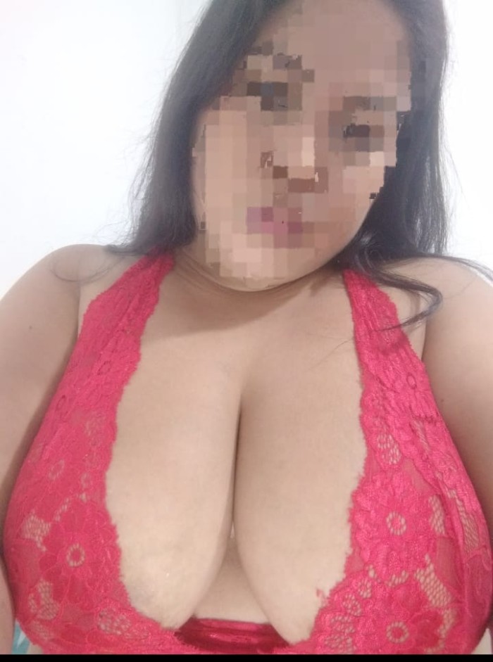 Chica colombiana con curvas