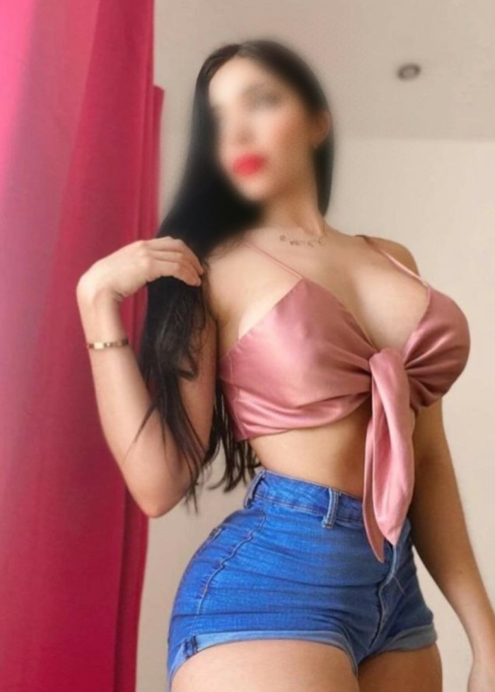 Chica modelo panameña y masajista profesional