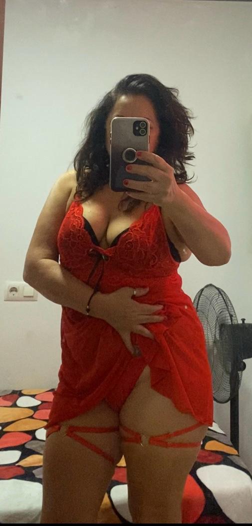 Latina madurita 51 años  fuego total