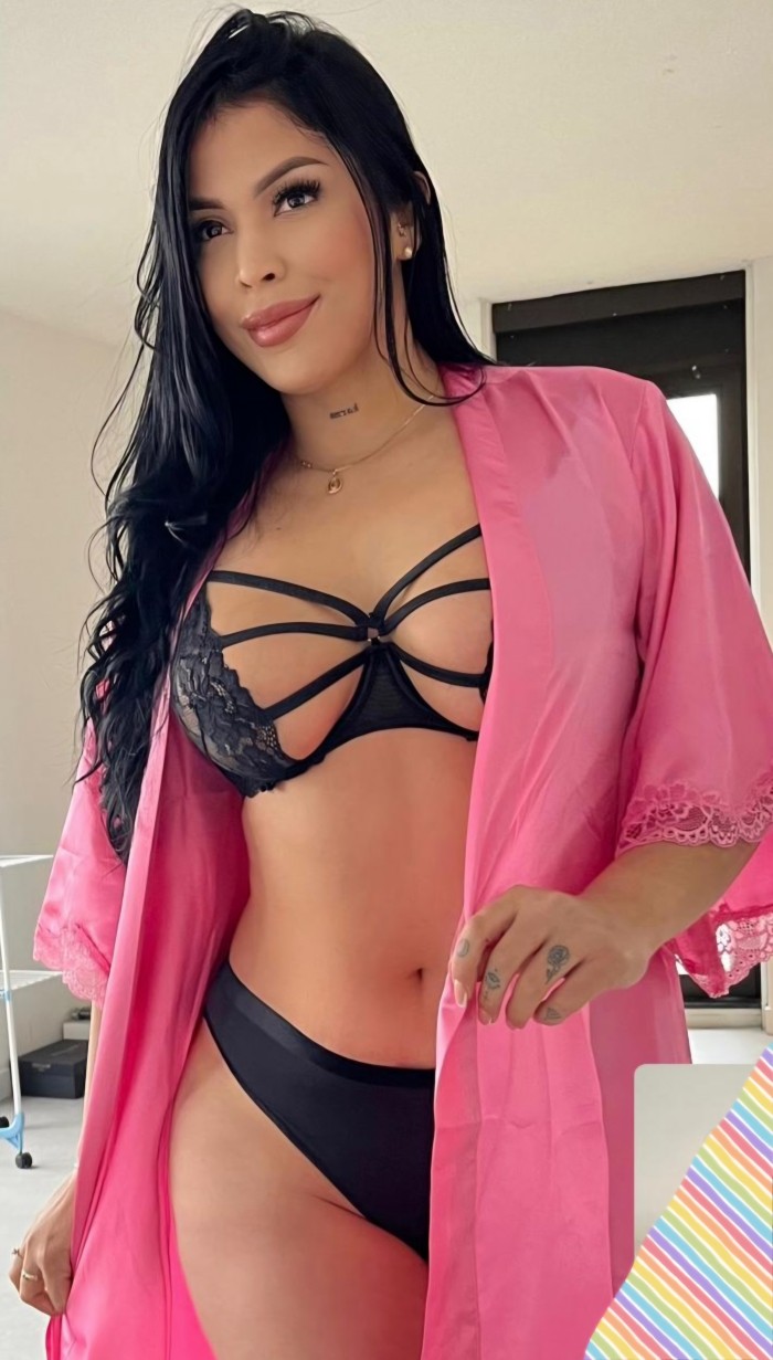 BELLA DE INFARTO LATINA CALIENTE MORBOSA JUGUETONA