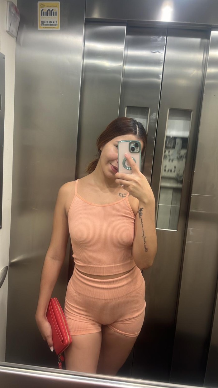 Chica latina jovencita dispuesta a todo