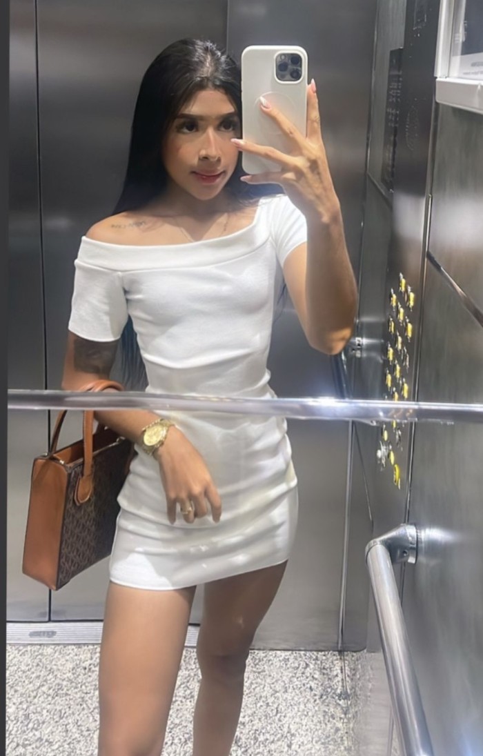 JOVENCITA COLOMBIANA ENCANTADORA Y VIBRANTE