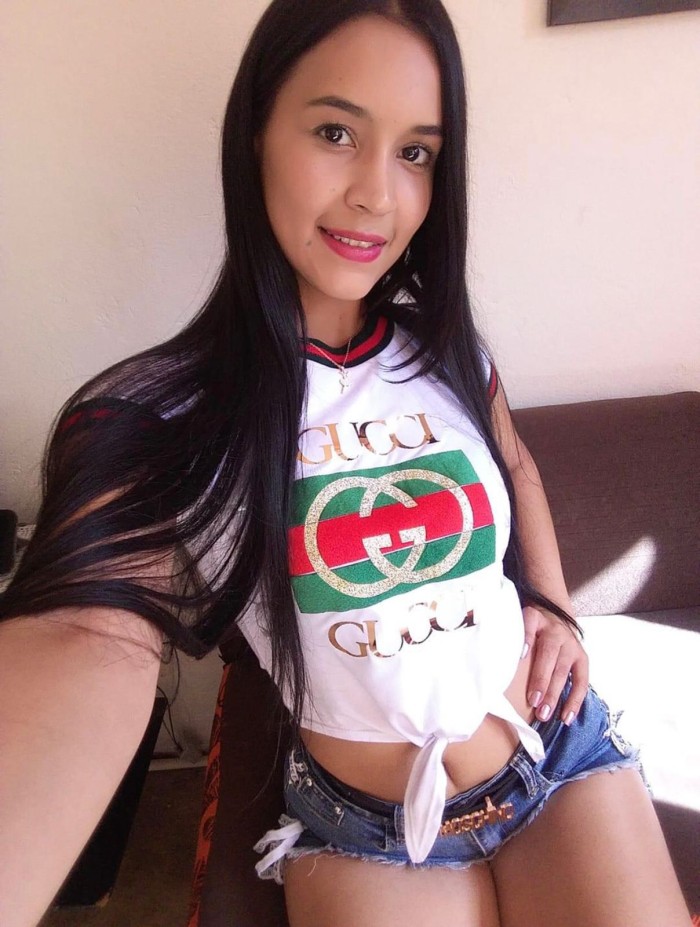 JOVEN COLOMBIANA PARA EXPERIENCIA INOLVIDABLE