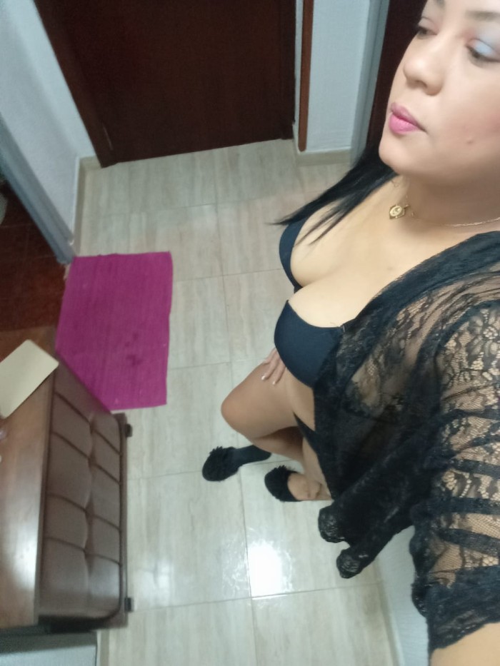 SENSUAL ARDIENTE MORENAZA EN MONZON