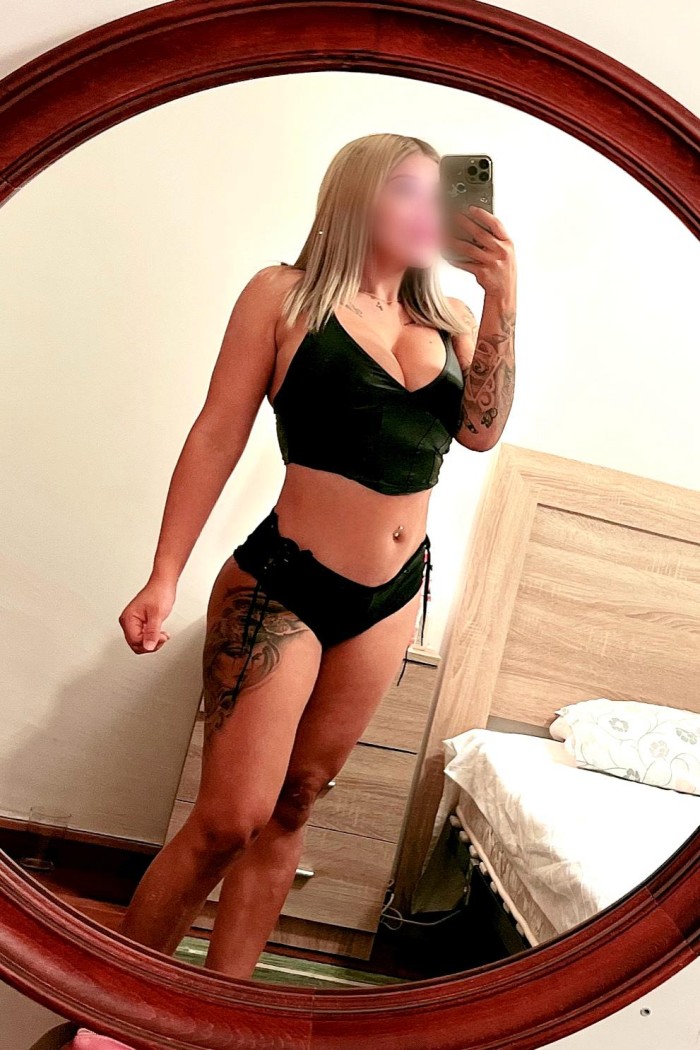 RUBIA EXPLOSIVA TATUADA DE PASO POR TU CIUDAD 24H