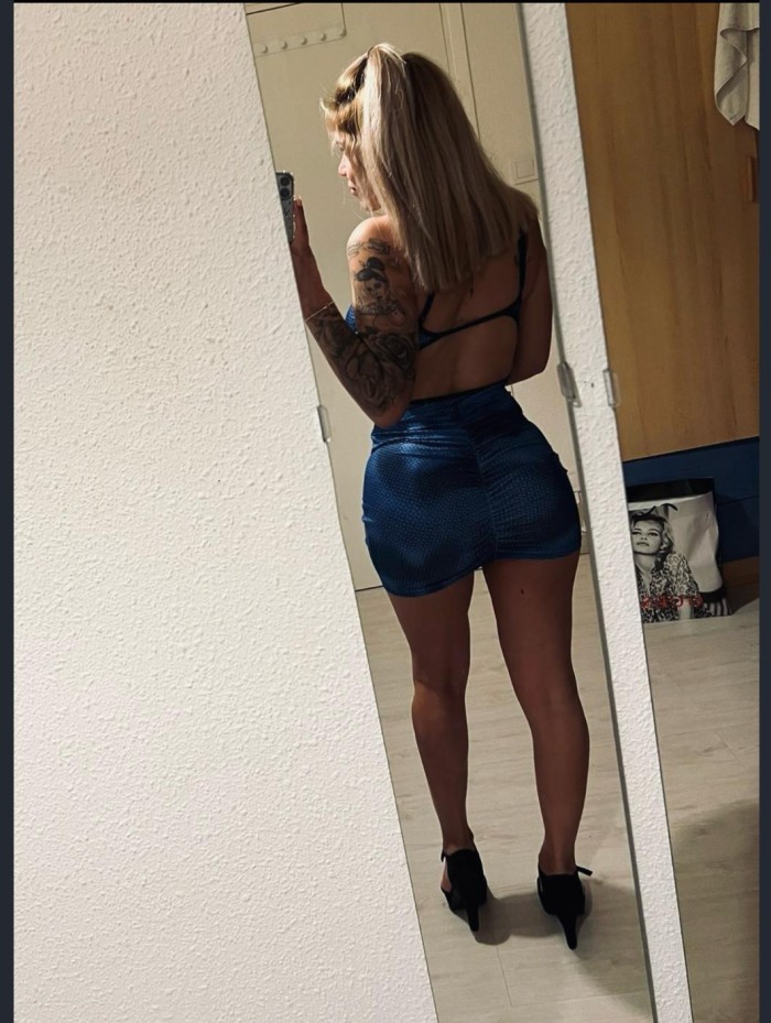 RUBIA EXPLOSIVA TATUADA DE PASO POR TU CIUDAD 24H