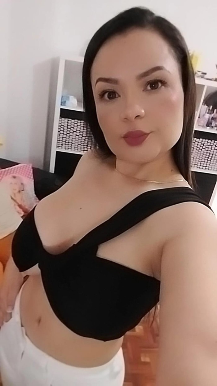 JOVENCITA TE HARA ADICTO A SUS SERVICIOS