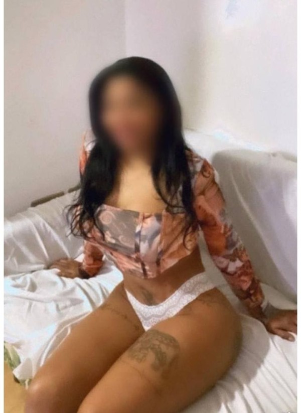 Latina guapa  complaciente  en cambados  605127853