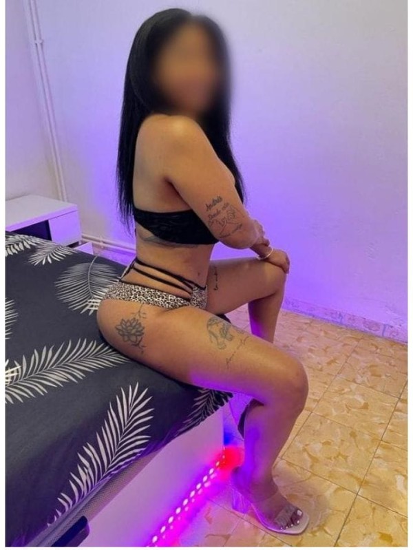 Latina guapa  complaciente  en cambados  605127853