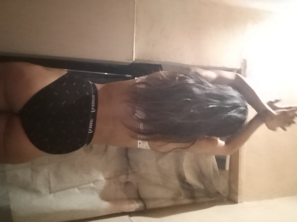 Española exótica cuerpo con curvas jovencita