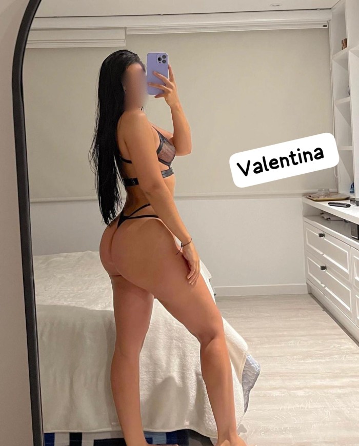 Karolina , 3 amigas latinas con curvas que te enca