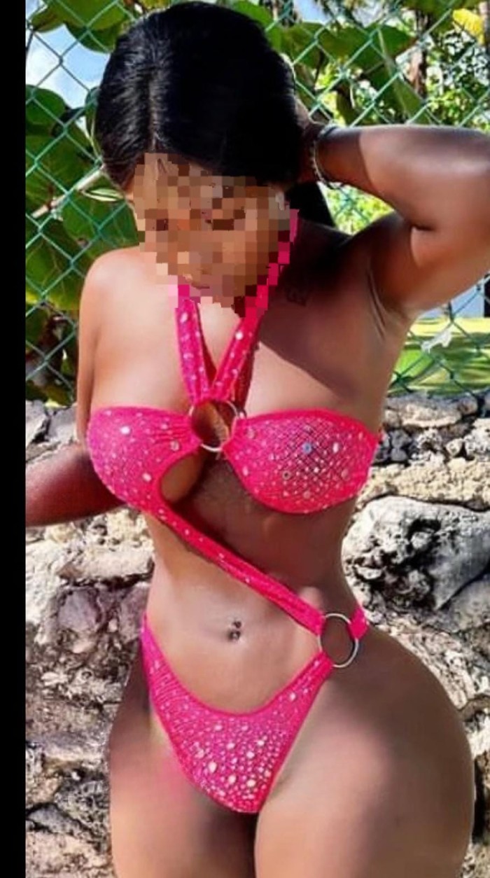 LATINA CACHONDA DISPUESTA AL PLACER