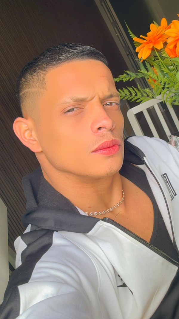 HERMOSO MODELO COLOMBIANO RECIÉN LLEGADO A TU PAÍS