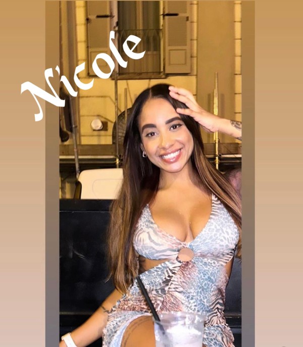 Nicole hermosa brasileña nueva en tu isla