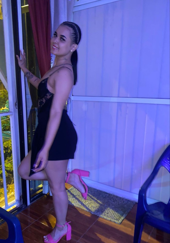 MODELO COLOMBIANA GUARRA Y FIESTERA EN VIA JULIA