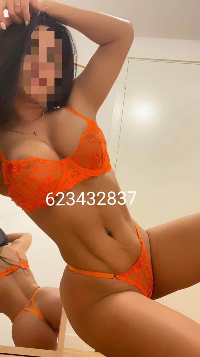 Nina, mujer joven novedad en Lleida !