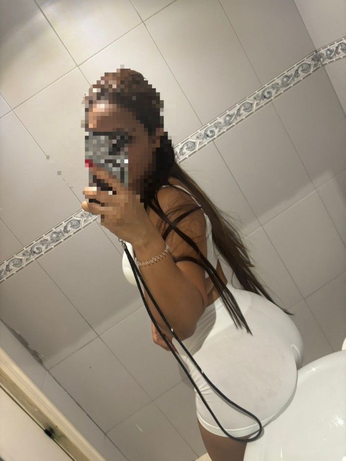 ESPECIALMENTE UNA ESCORT GOLOSA