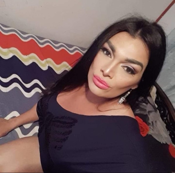 Verdadera mujer con polla