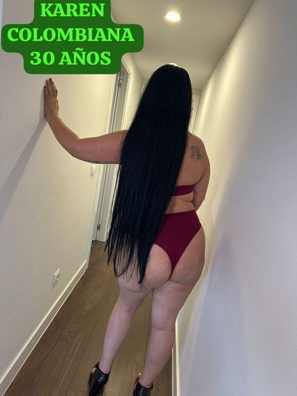 Madurita morena latina exuberante de lindo tracero