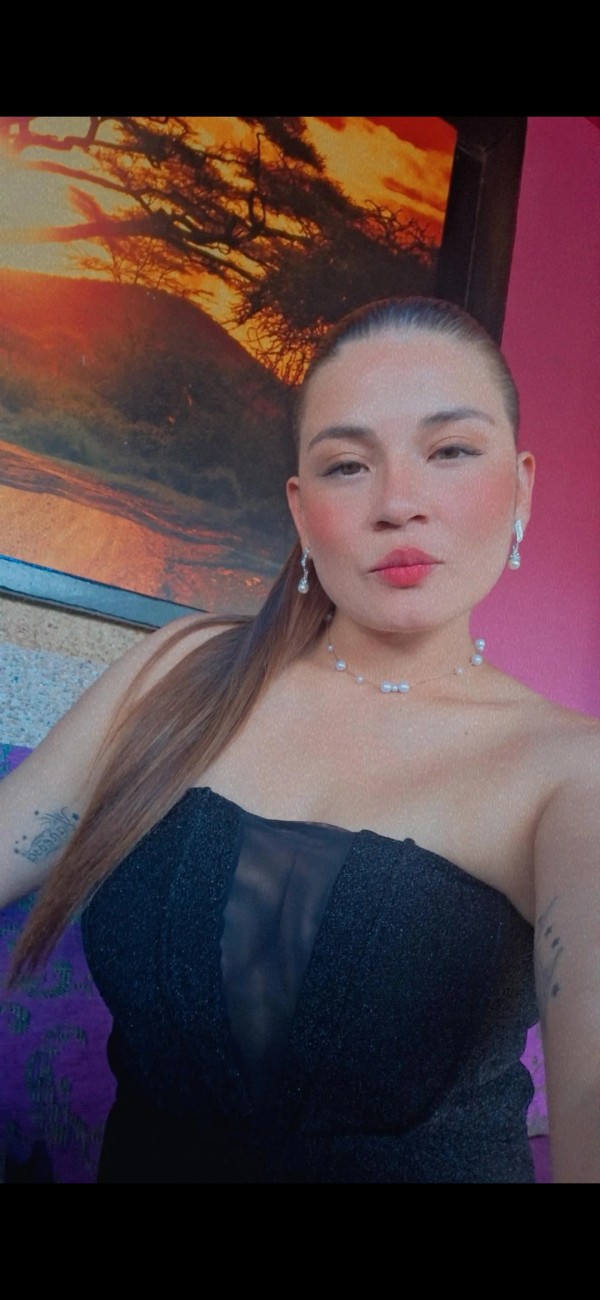 Carina colombiana cachonda con ganas de mucho sex