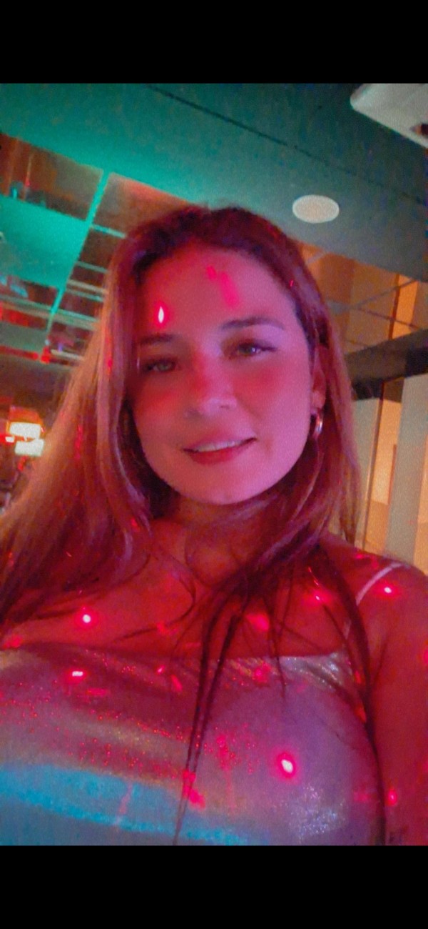 Carina colombiana cachonda con ganas de mucho sex