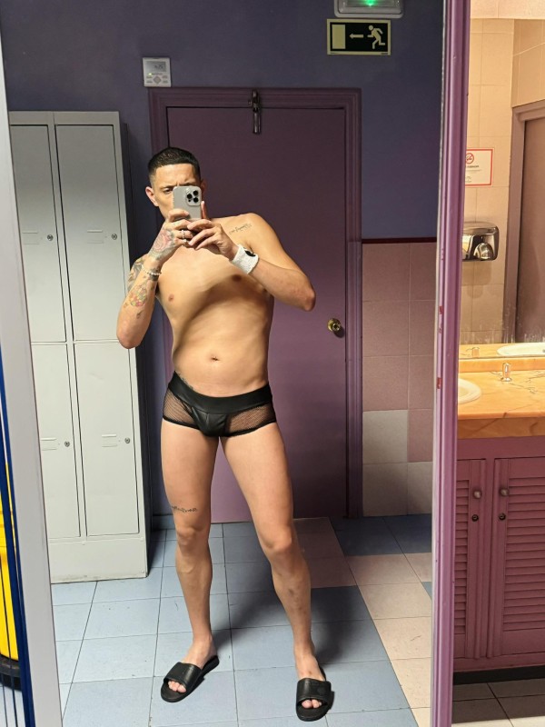 HERMOSO MODELO COLOMBIANO RECIÉN LLEGADO A TU PAÍS