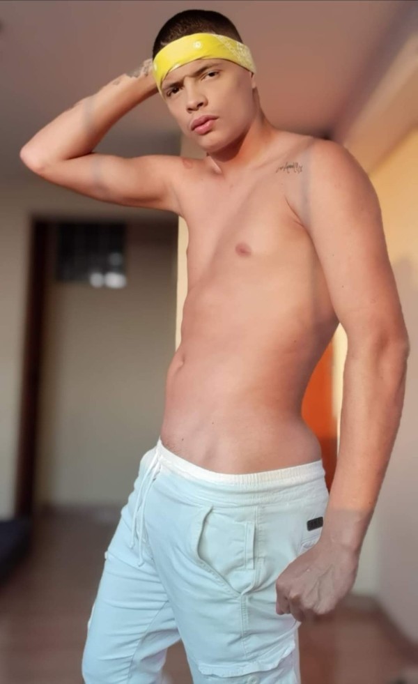 HERMOSO MODELO COLOMBIANO RECIÉN LLEGADO A TU PAÍS