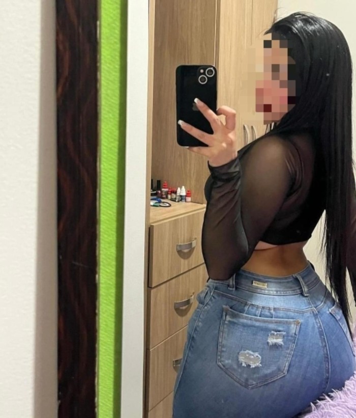 Joven cachonda , latina