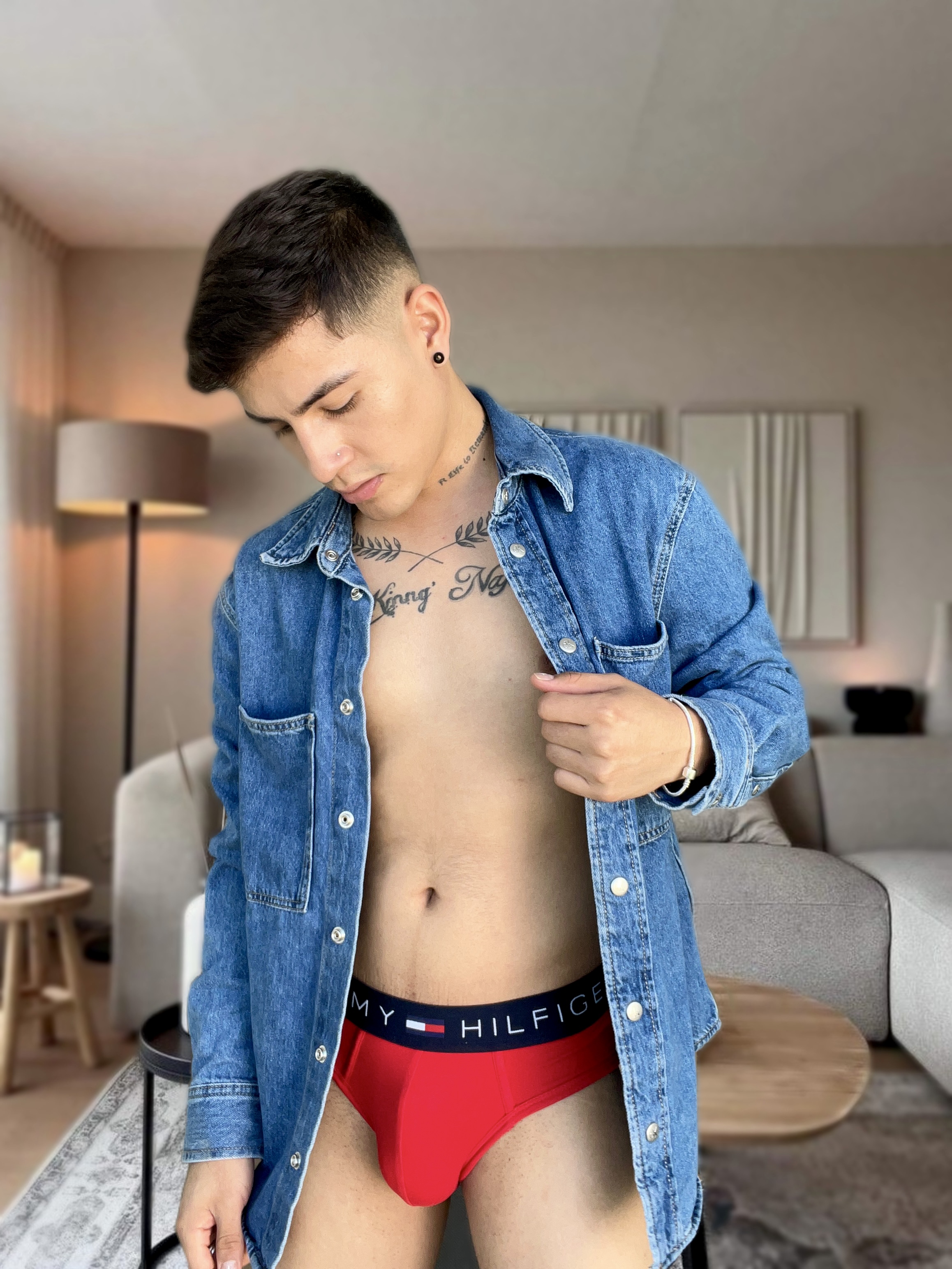 ÁNGEL COLOMBIANO TWINK APACIONADO CANDENTE