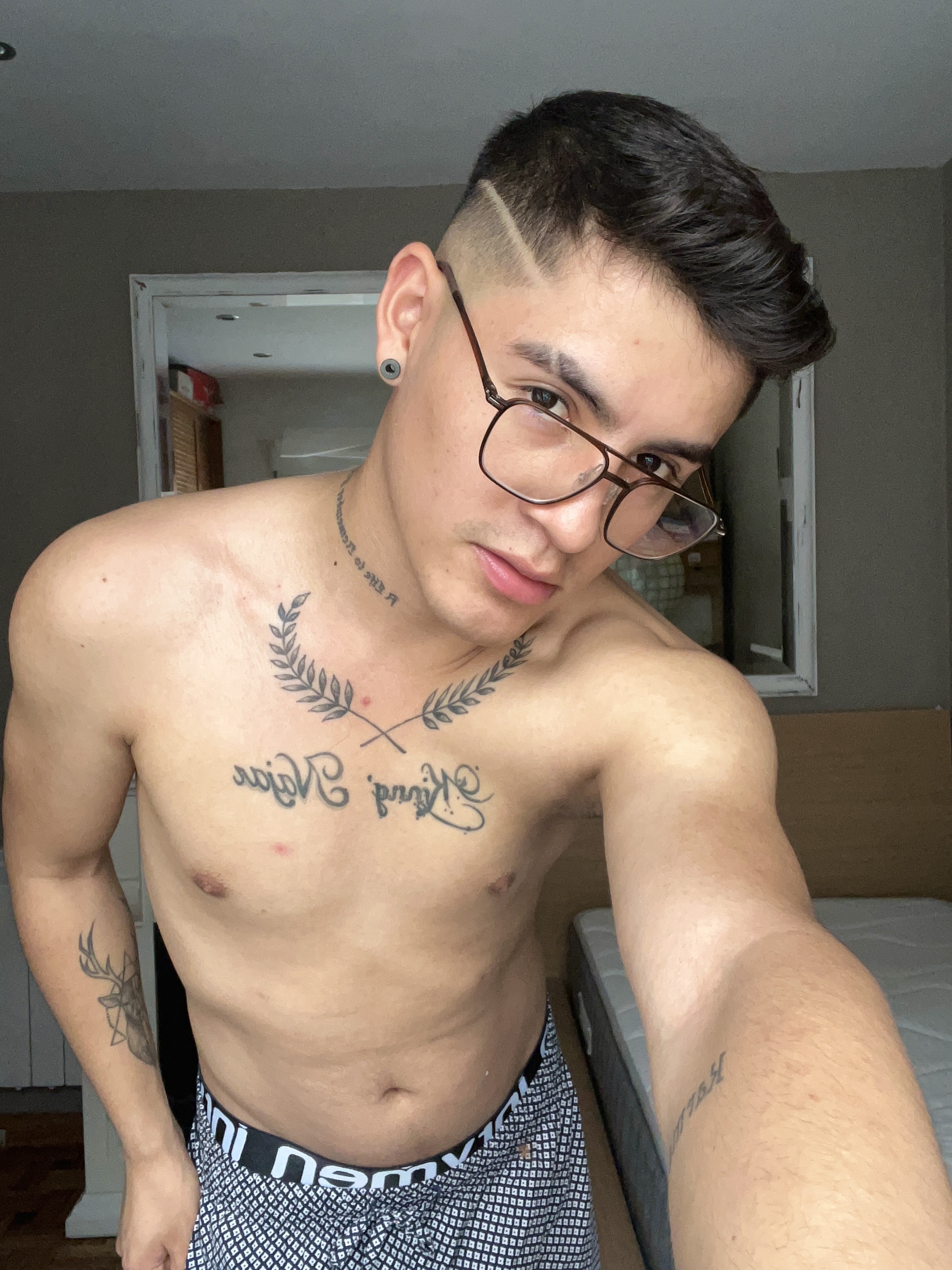 ÁNGEL COLOMBIANO TWINK APACIONADO CANDENTE