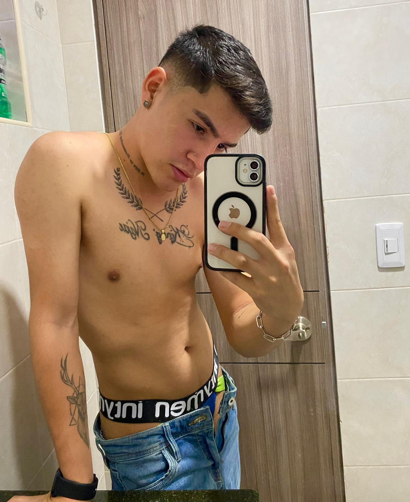 ÁNGEL COLOMBIANO TWINK APACIONADO CANDENTE