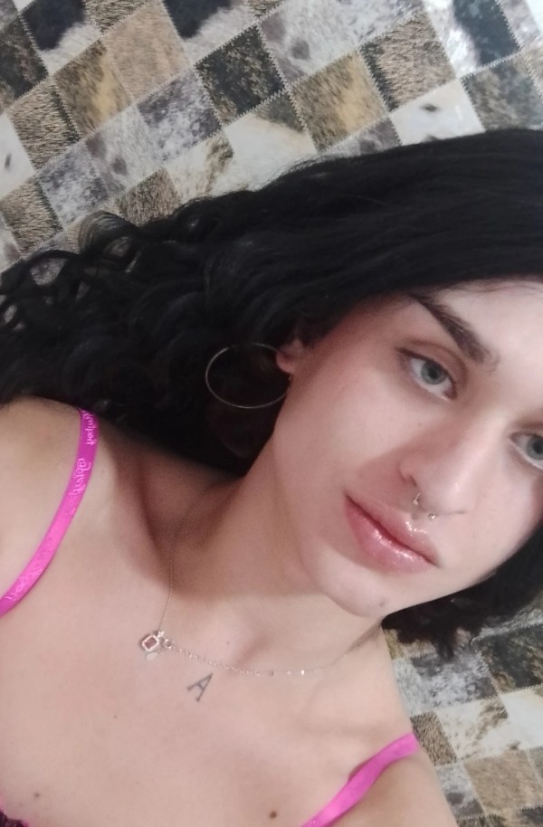 Jovencita trans encantadora y sexy española