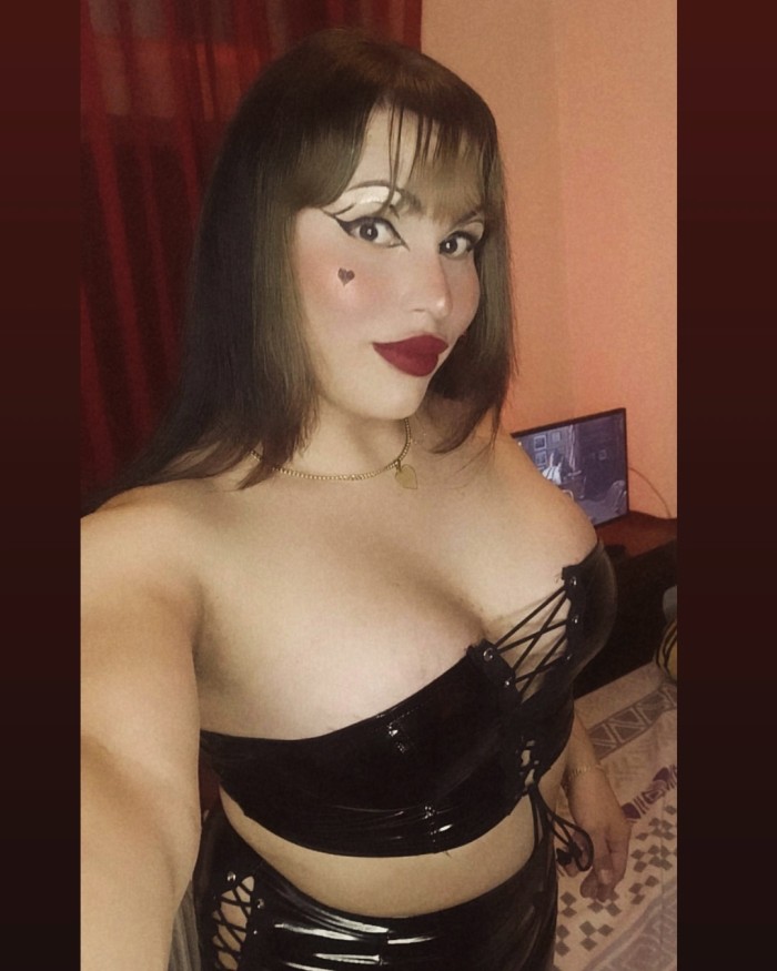 Soy (travesti) ven follame el culo duro y rómpeme