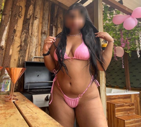 Puerto de La Cruz, Jovencita Curvy de 20 años