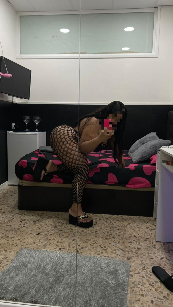 MORENA MUY CALIENTE CON CULO Y CHOCHO GRANDE FIESTERA LAS 24 HORAS SALIDAS