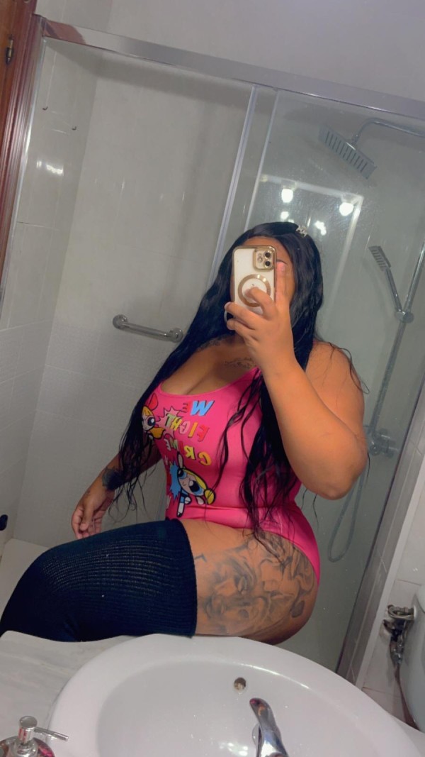 MORENA MUY CALIENTE CON CULO Y CHOCHO GRANDE FIESTERA LAS 24 HORAS SALIDAS