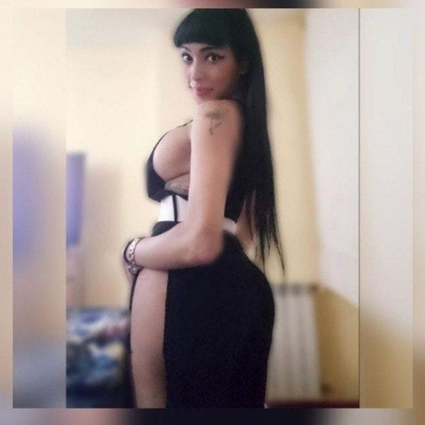 DANIELA BELLA ARDIENTE CHICA TRANS MASAJISTA TRANSA