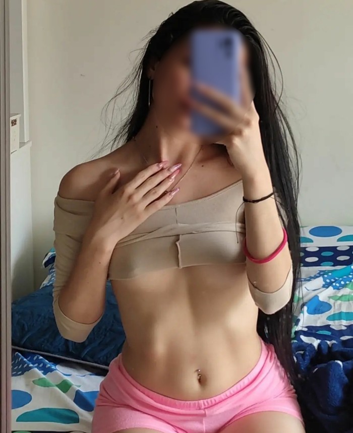 JOVENCITA JUGUETONA Y SENSUAL