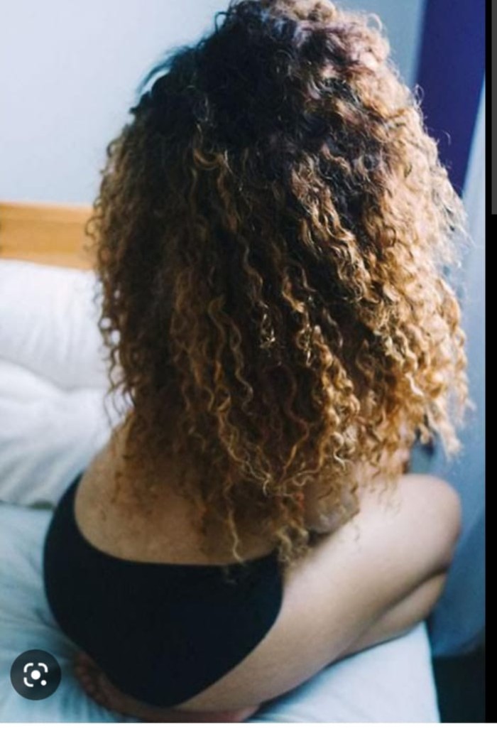 FASCINANTE VENEZOLANA DE PELO RIZADO,NOVEDAD BARAKALDO