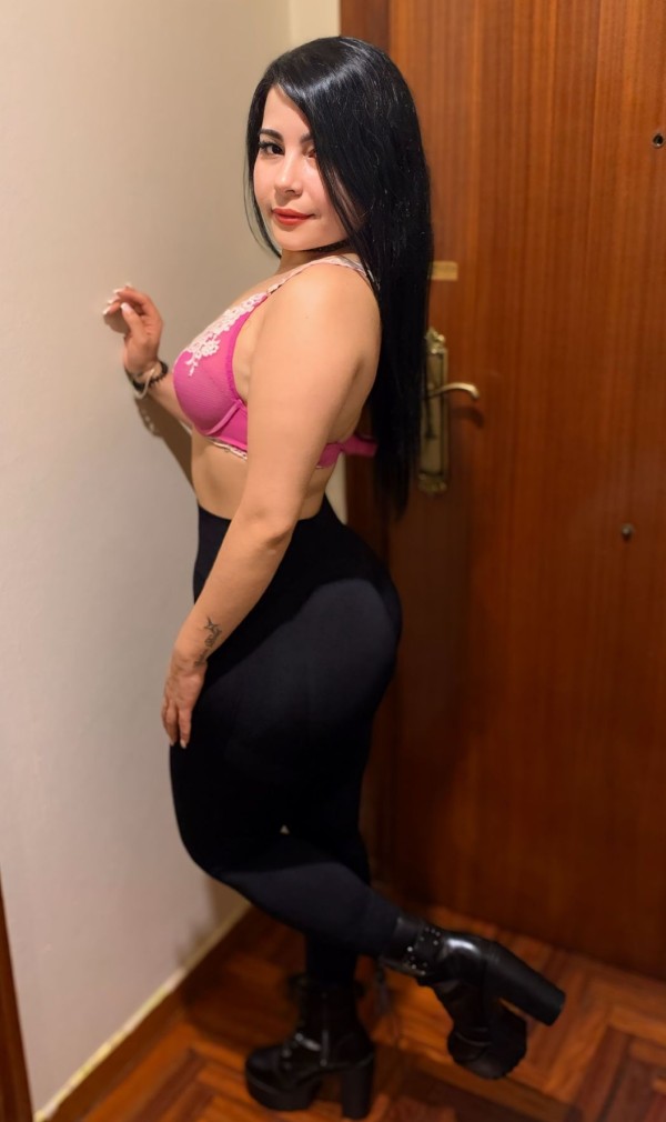 PRECIOSA JOVENCITA COLOMBIANA