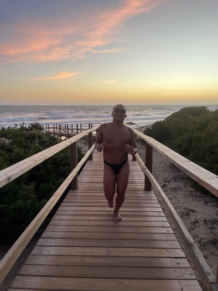 joven estudiante. nuevo en la isla