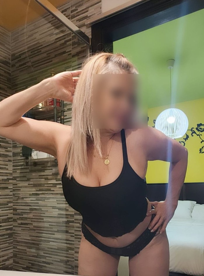 AMOROSA  ESCORT LATINA