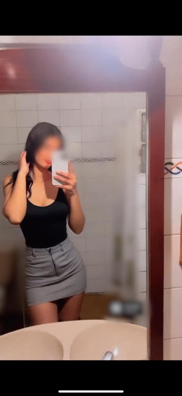 Carolina, 18 años, te espera en el exclusivo Topkapi Palace