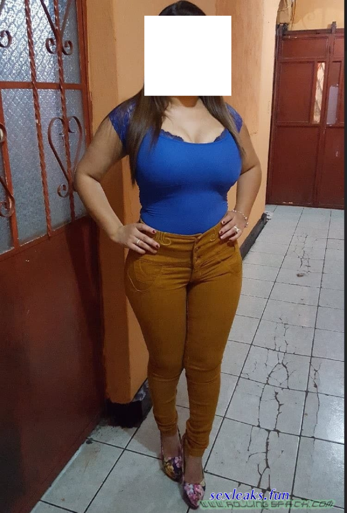 EN LA CUESTA MADURA LATINA CON SITIO PRIVADO