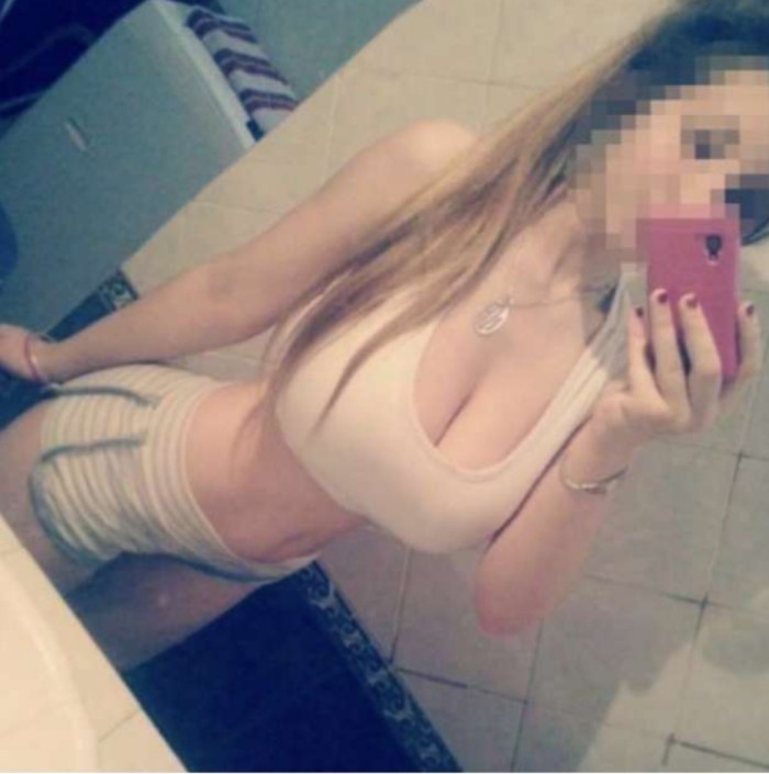 Novedad joven latina exótica rubia