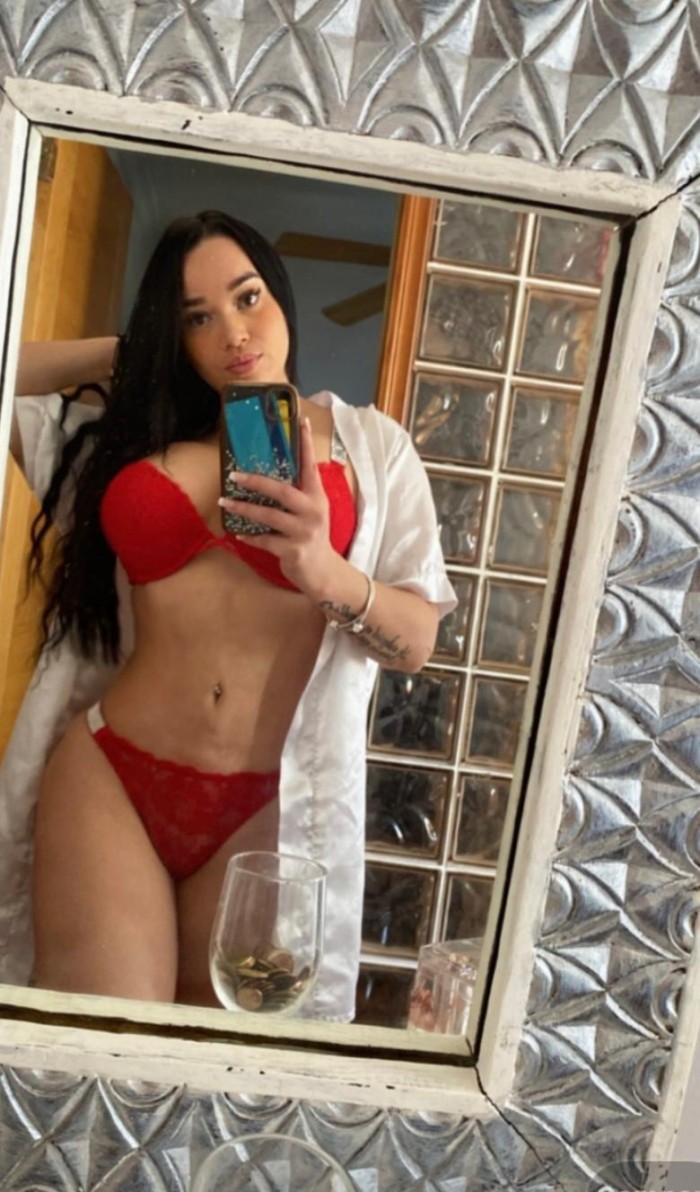 SENSUAL ARDIENTE COLOMBIANA CON UN XOXO EXQUISITO