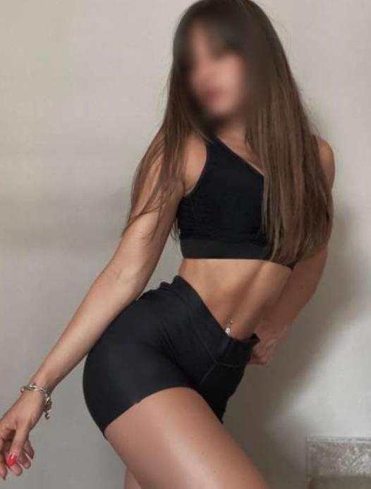 Hola soy Triana una chica sexy y elegante