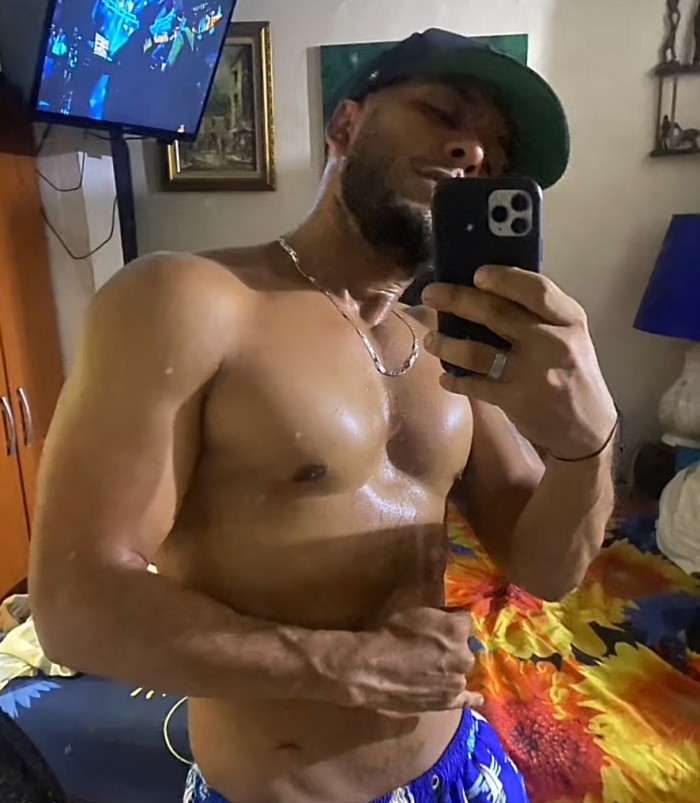 Latino moreno caliente Dot