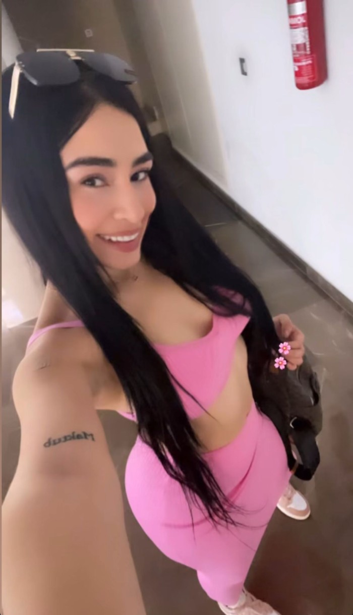 ESTA PRINCESA QUIERE CONOCERTE  VIA JULIA